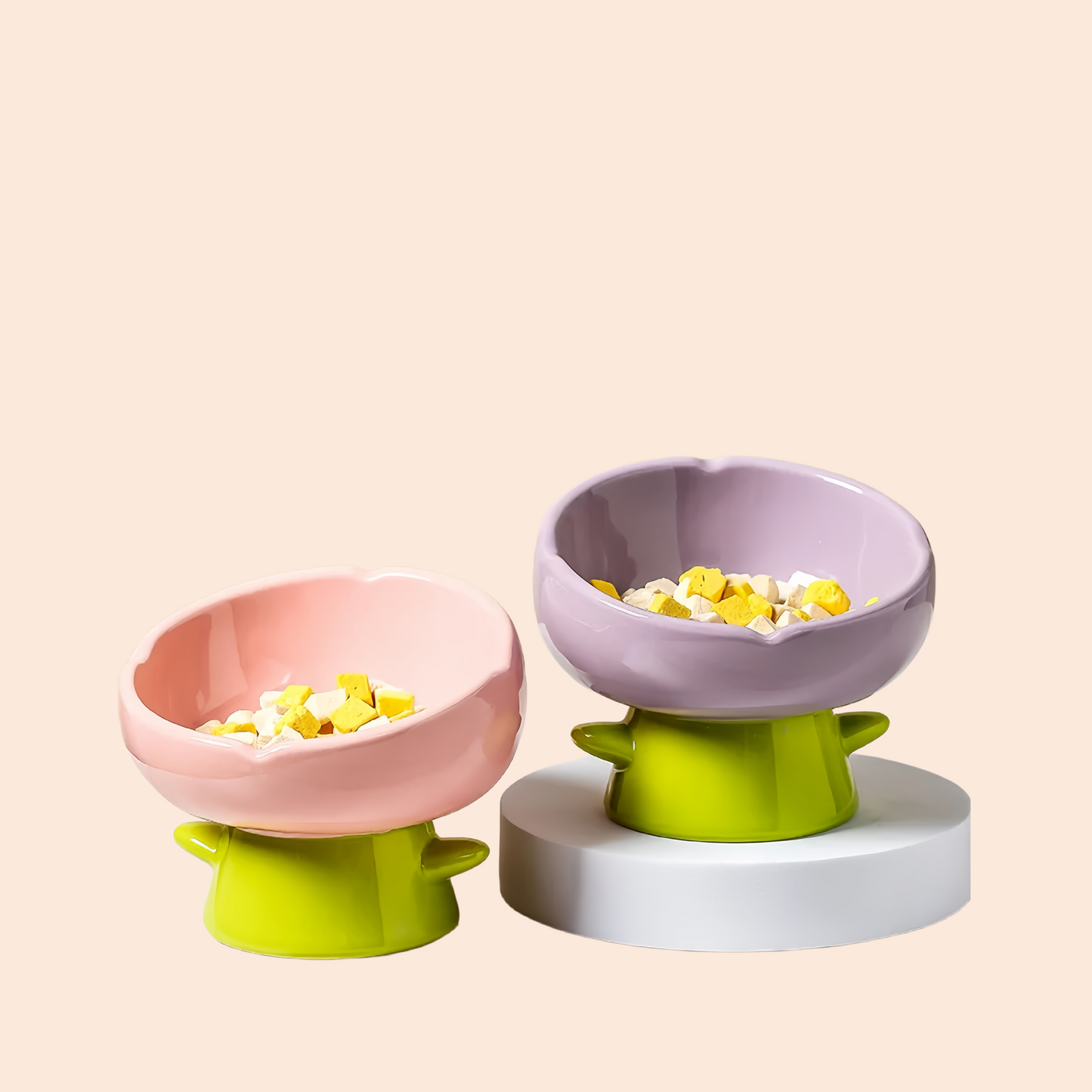 Tulip-shaped ceramic cat food bowl for pets prevent tipping over, and reduce the risk of blackening at the bottom of the bowl